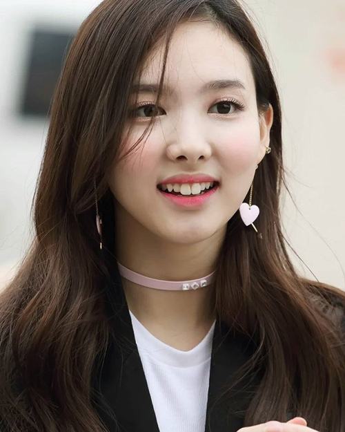 Nữ thần Nayeon (Twice) sở hữu răng thỏ tự nhiên dễ thương 