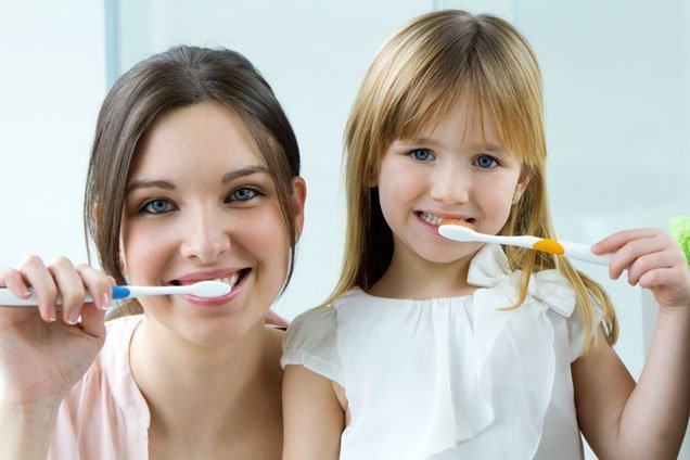 Chăm sóc răng sứ kim loại thường đúng cách